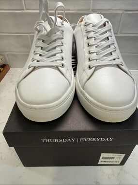 New in Box Thursday Boot Company White Low-Top Leather Sneakers size 8.5